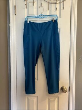Ladies Blue RB3 workout yoga pants size large.